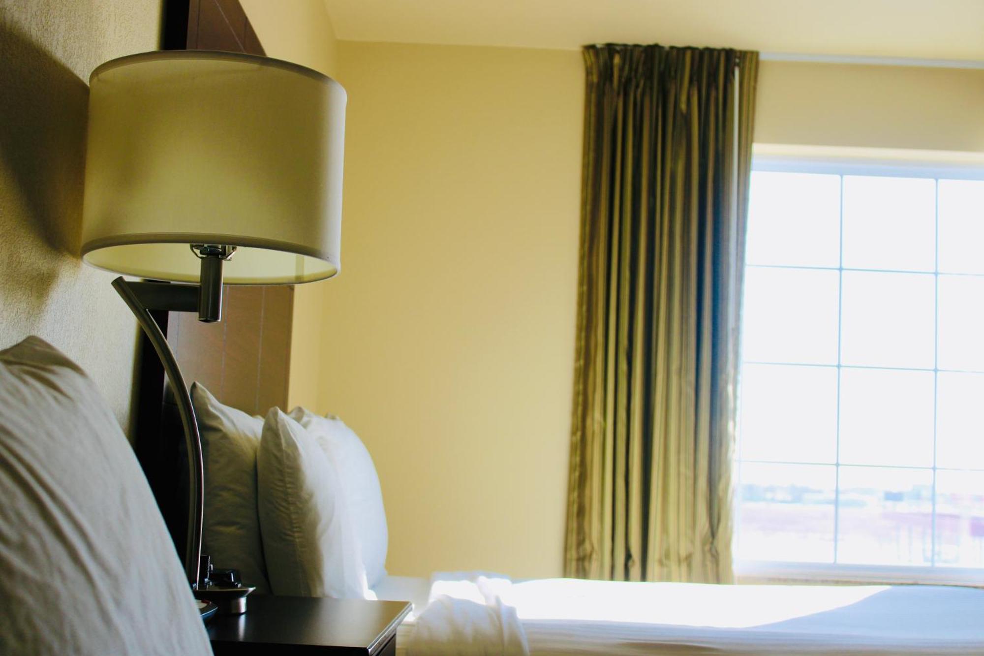 Cobblestone Hotel&Suites - Devils Lake Buitenkant foto