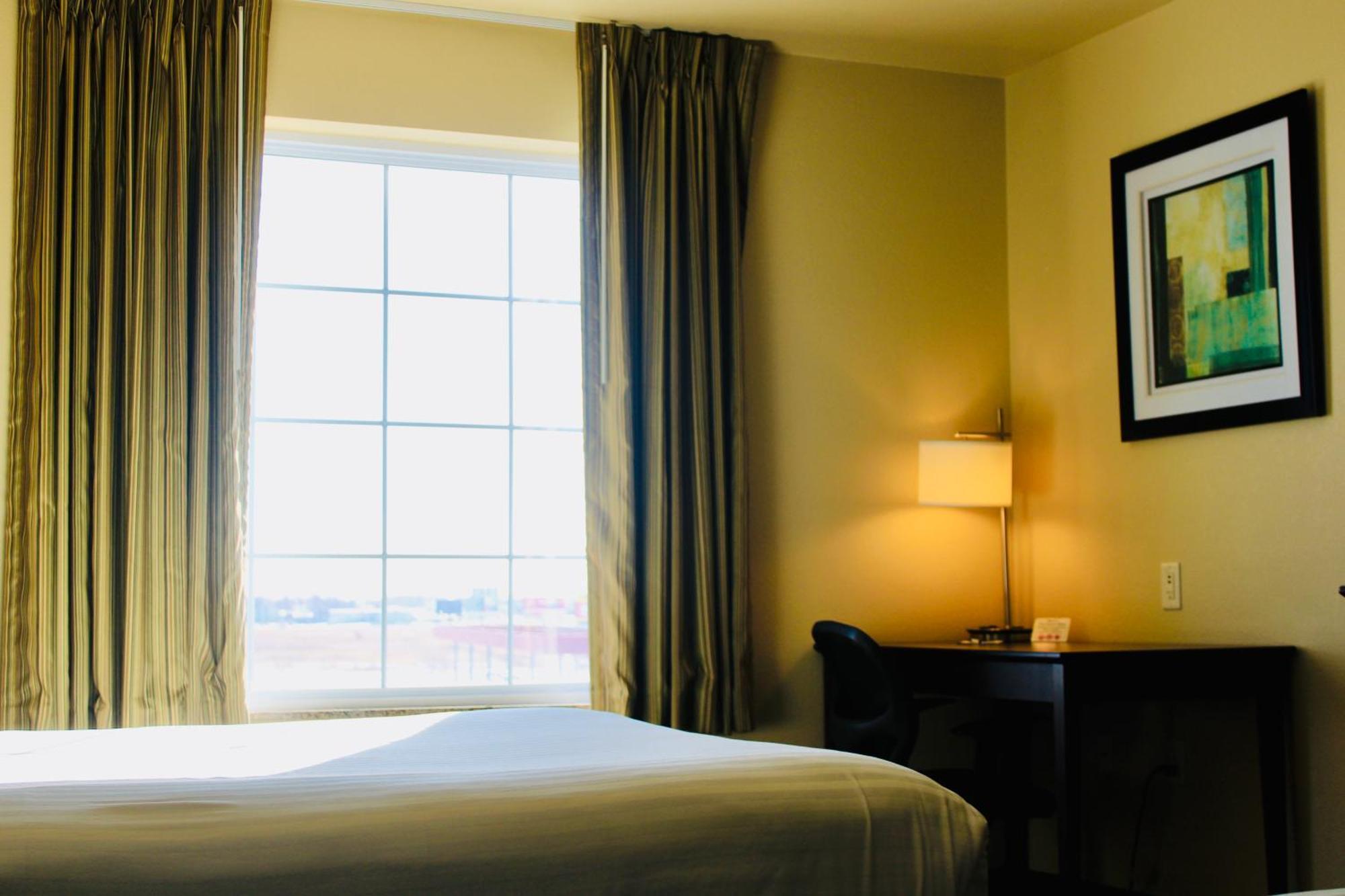 Cobblestone Hotel&Suites - Devils Lake Buitenkant foto